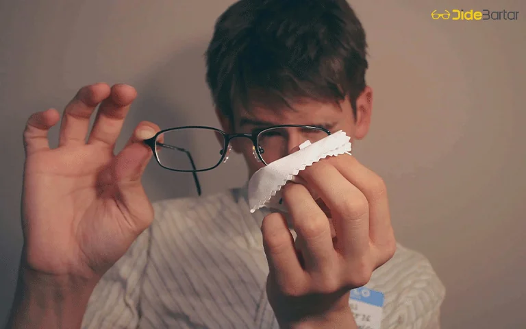 روشهای صحیح تمیز کردن شیشه عینک